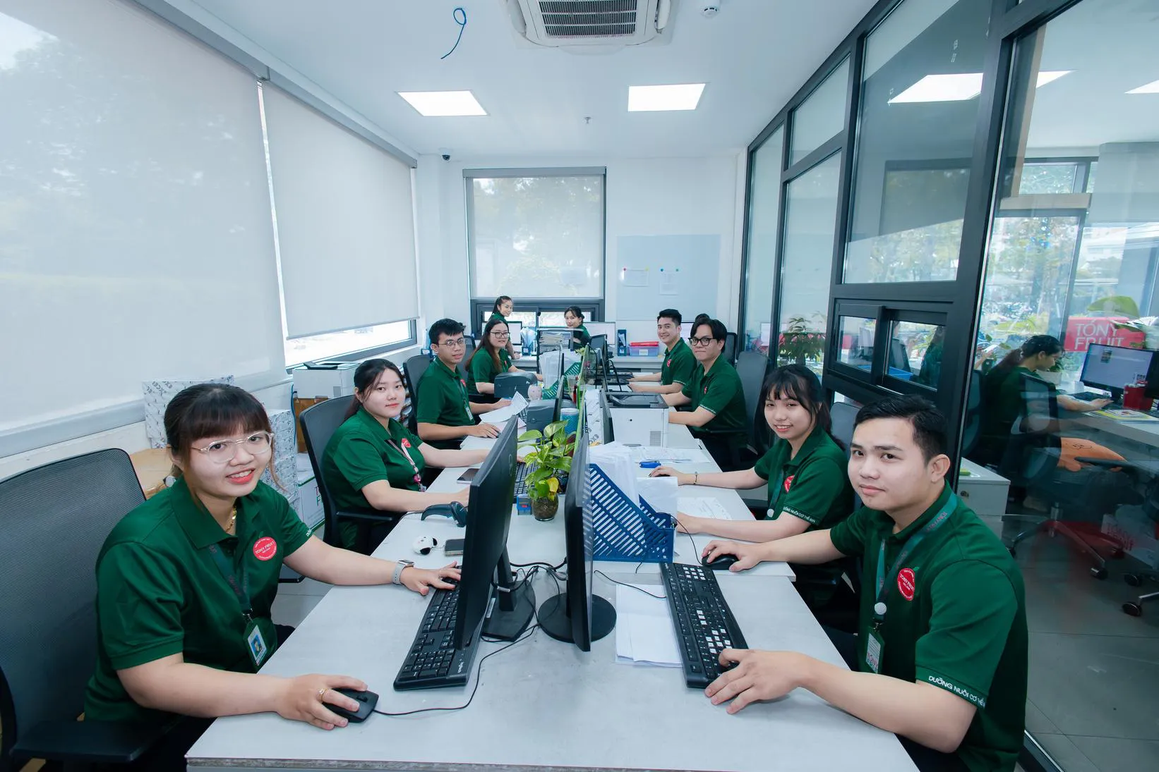 Tony Fruit accounting team at work
